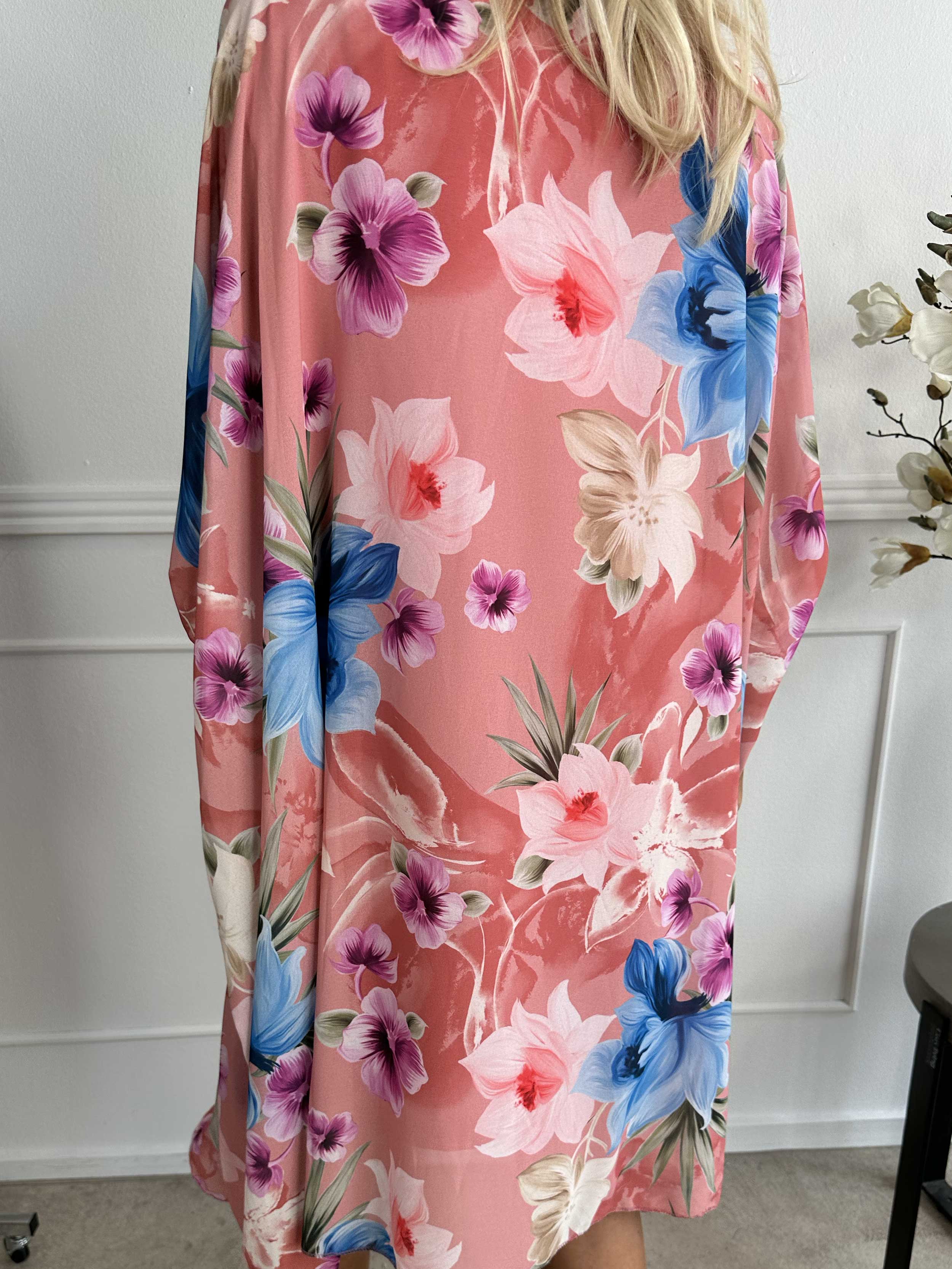 Sabine - Sød kjole med flagermusærmer